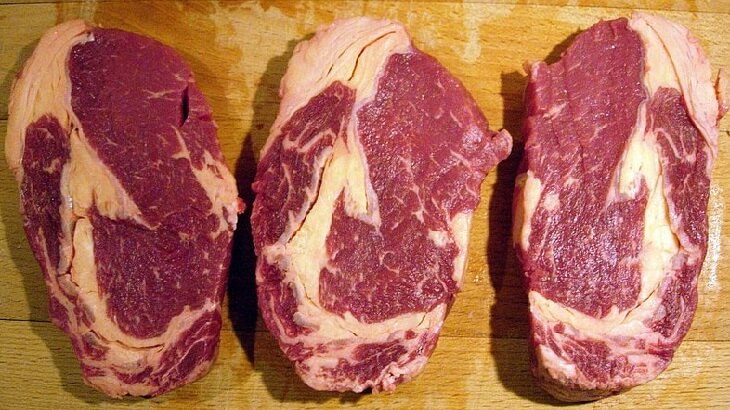 تعرف على تفسير حلم اللحم النيء في المنام لابن سيرين